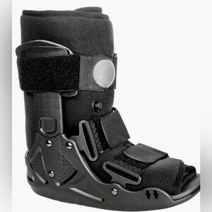 LOW TOP PNEUMATIC/ADJUSTABLE AIR SUPPORT WALKER BOOT

ADULT SIZE LARGE
LEFT FOOT